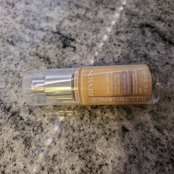 Revlon Illuminance Skin Caring Foundation in 117 Light Beige - Picture 1 of 5